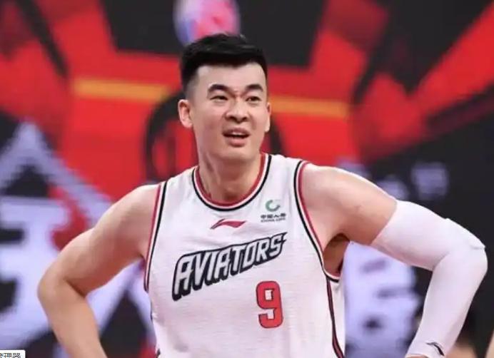 九游体育官网-加盟广东？李慕豪官宣，加盟新球队，联手名将，已向球队报到