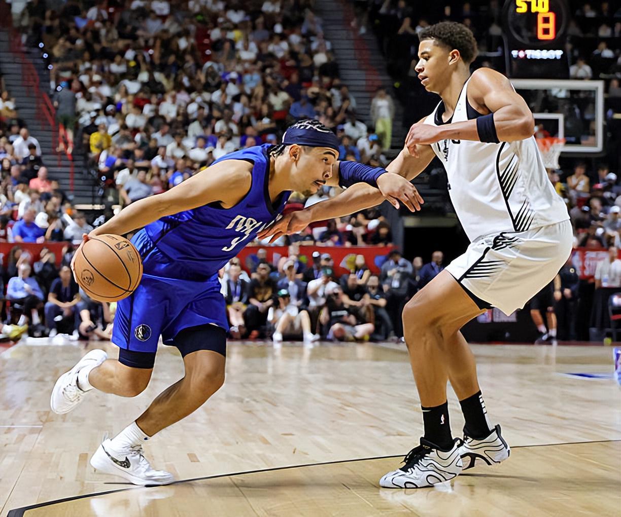 九游体育官网-两场比赛判若两人！独行侠后场新秀面对马刺竟然彻底吃瘪了？