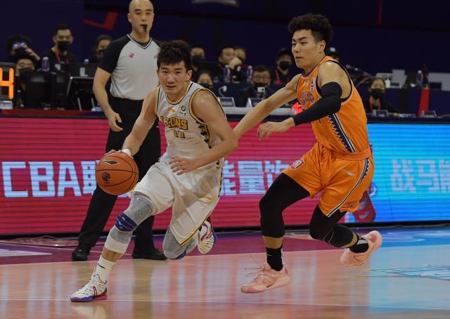 九游体育下载-上海变阵依旧难求一胜 广厦距离总决赛仅一步之遥